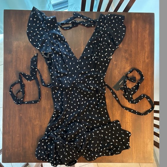 Lulus Wide leg Jumpsuit Black White Fine Print Open Back Ruffle Shoulder S - Picture 16 of 16